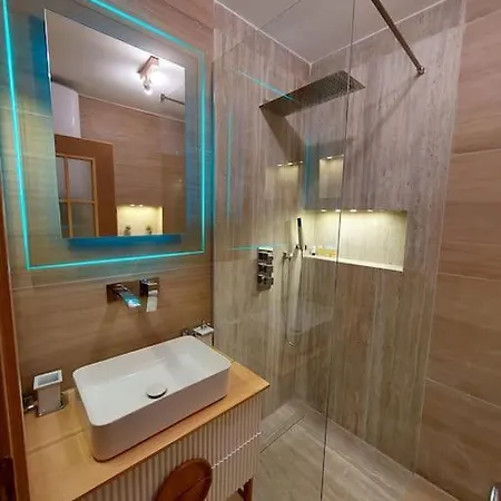 דירה Frequency 286 טיראנה