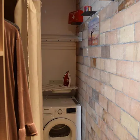 Frequency 286 טיראנה