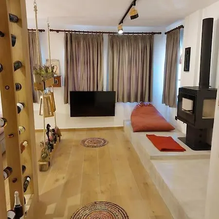 Frequency 286 Apartment *